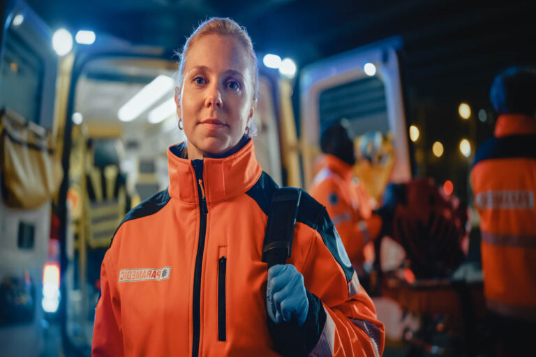Portrait,Of,A,Female,Ems,Paramedic,Proudly,Standing,In,Front