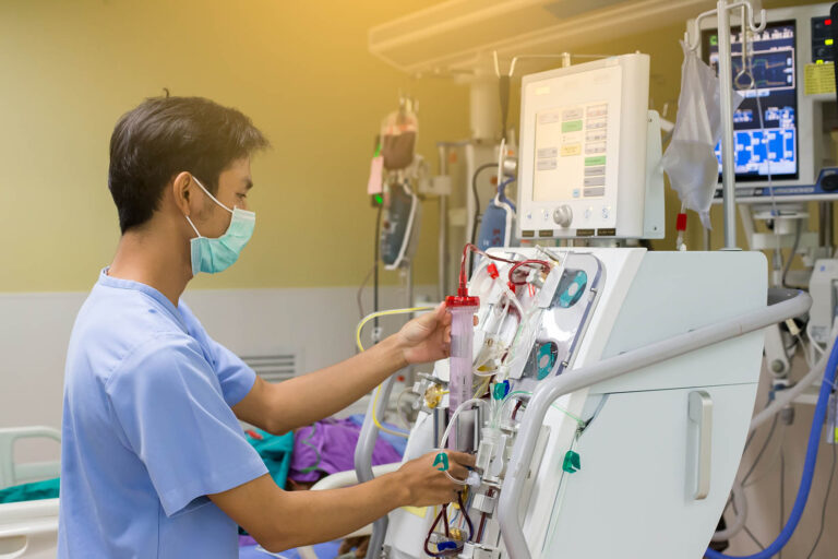 Dialysis,Nurse,Are,Checking,Dialysis,Machine,Before,Hemodialysis,Replacement,Kidney
