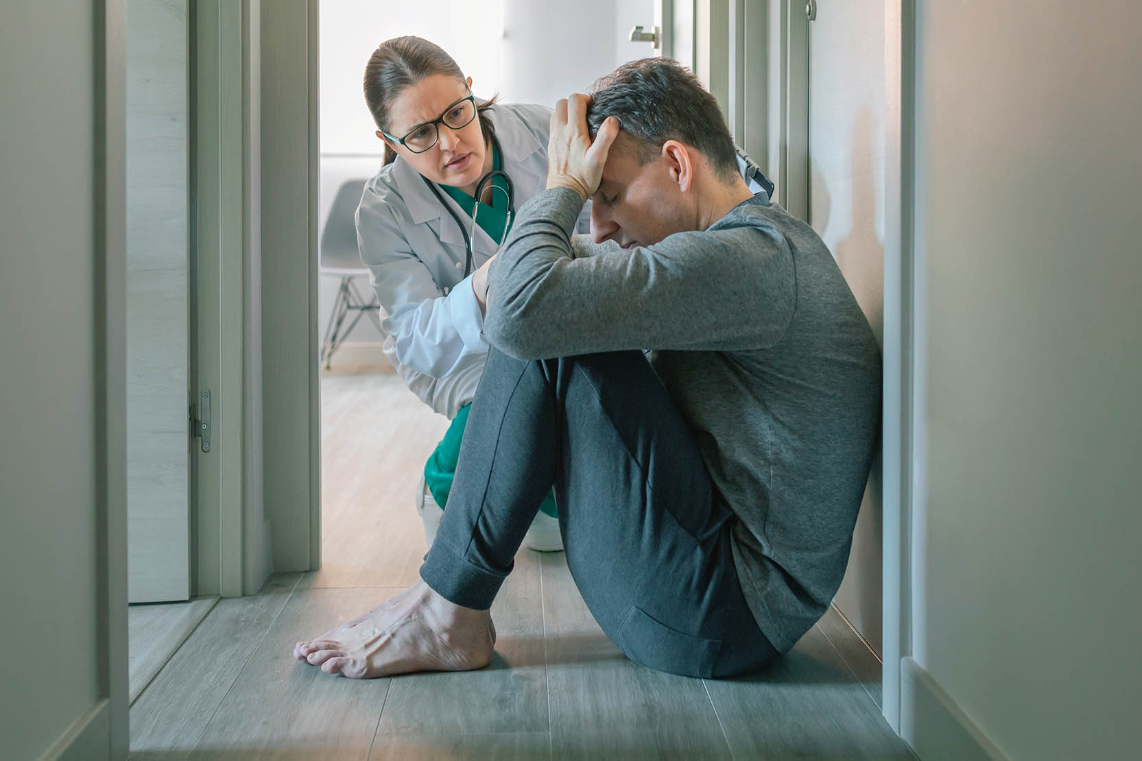 Female,Psychiatrist,Reassuring,And,Helping,With,Empathy,To,Male,Patient