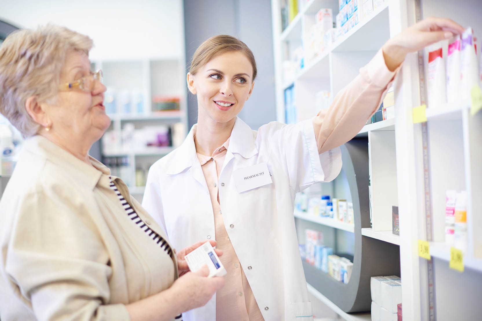 Pharmacist,With,Client,Examining,Medicinal,Products