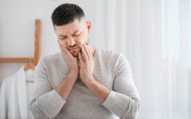 Man,Suffering,From,Tooth,Ache,In,Morning