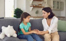 Friendly,Female,School,Psychologist,Talking,To,A,Little,Girl,In