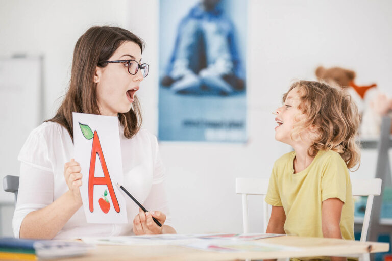 Speech,Therapist,Working,With,A,Child,On,A,Correct,Pronunciation